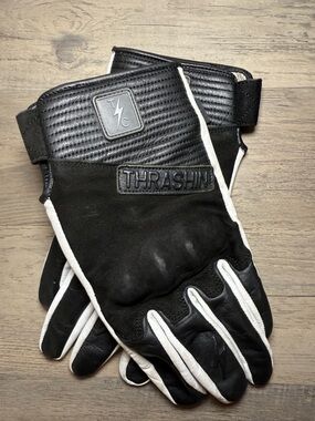 Thrashin Supply Company Boxing Gloves | White | size Large